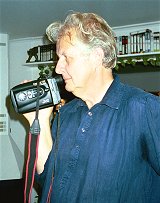 Gustaf von Plomgren med 
videokameran.